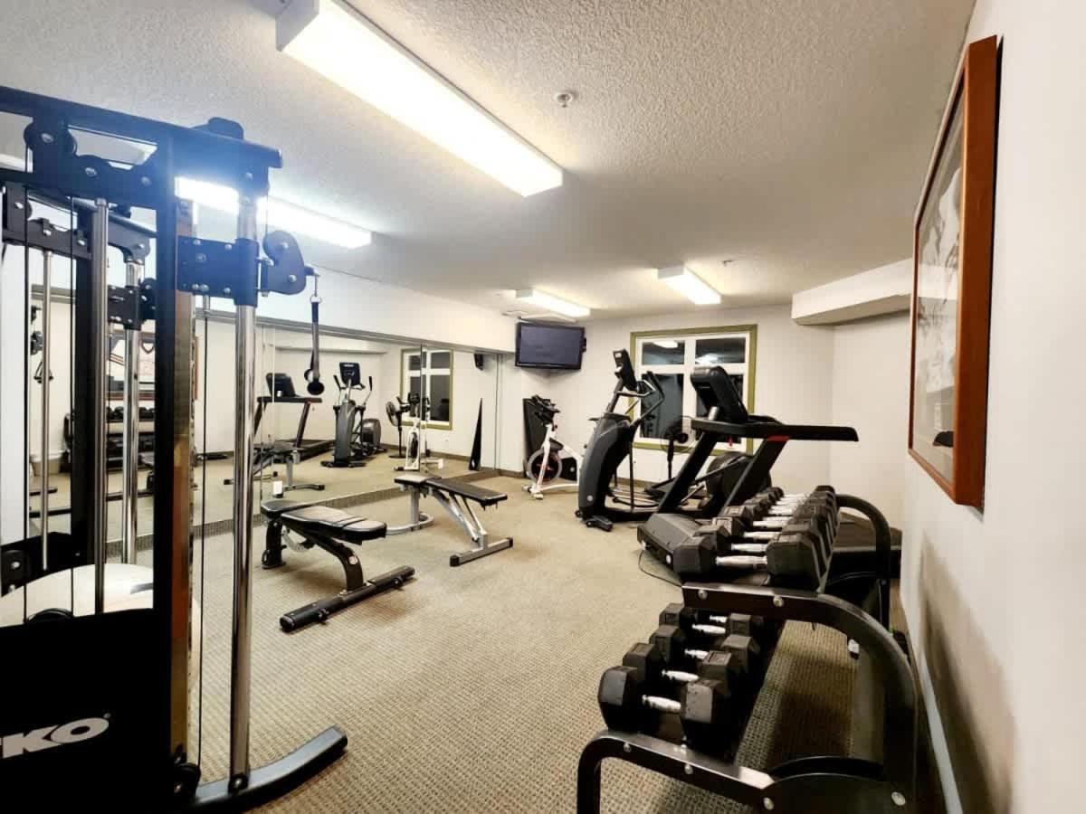 W118 New! Central Canmore- Light Industrial Hotel Room Buitenkant foto